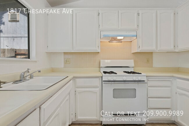 Building Photo - 1817 Chesapeake Ave