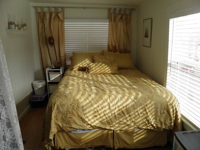 Bedroom - 1304 W Kiowa St