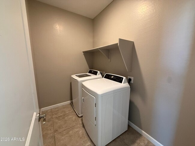 Building Photo - 1255 N Arizona Ave