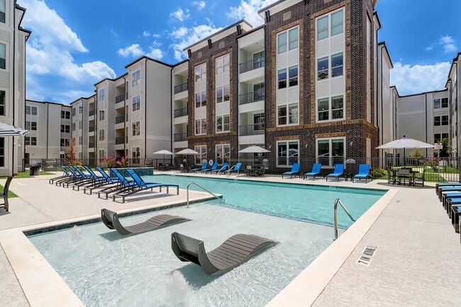 Building Photo - Dakota at Shepherd