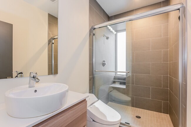 Building Photo - 121A 15th Ave