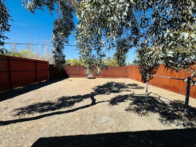 Building Photo - 2643 N Alvernon Way