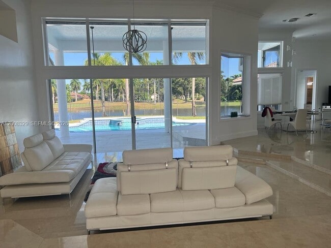 Building Photo - 2534 Poinciana Dr