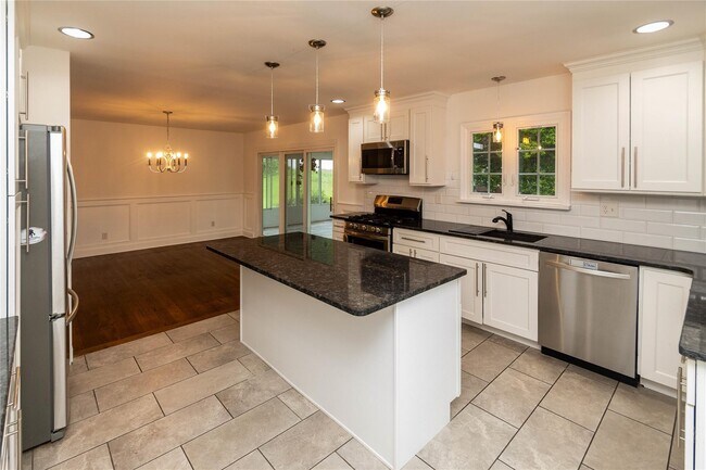 Building Photo - 37 Clover Hill Dr
