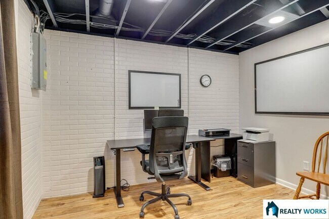 Building Photo - 5206 Melrose Ave