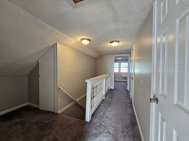 Building Photo - 5 Bedroom home