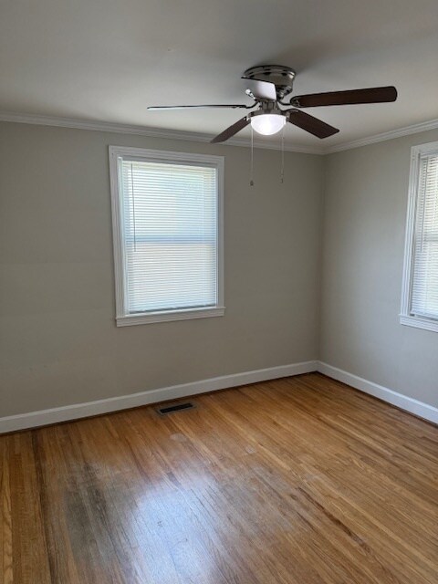 Building Photo - 3BR/1BA with all utilities included and 1-...