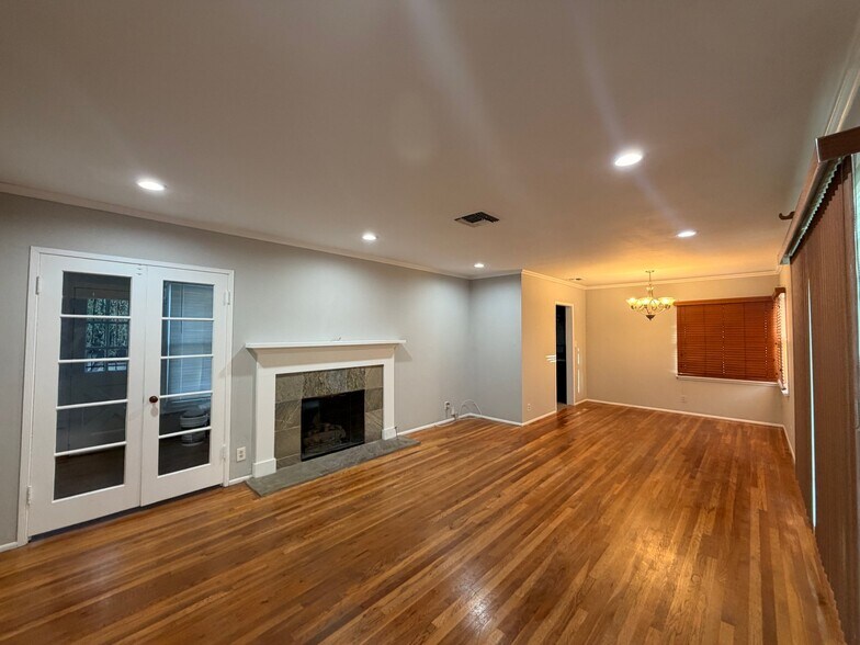 Building Photo - 2404 Wetherhead Dr