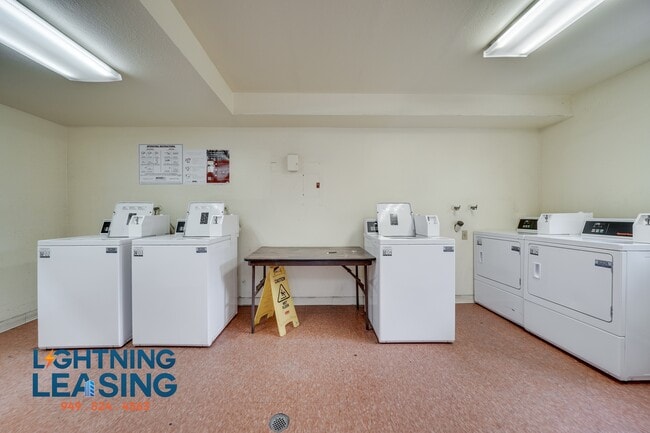 Building Photo - 5122 Klump Ave