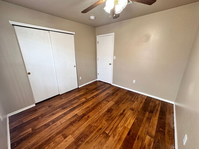 Building Photo - 3 Bedroom 2 Bathroom with 2 Car Garage