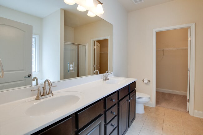 Building Photo - 2917 Magnolia Park Drive Southeast