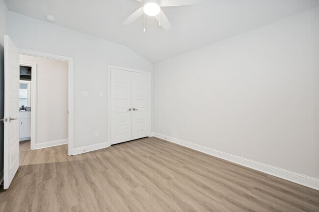 Building Photo - Modern 3 Bedroom, 2.5 Bath Townhome in a Gated Community for Lease!