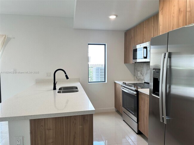 Building Photo - 307 NW 13th Pl