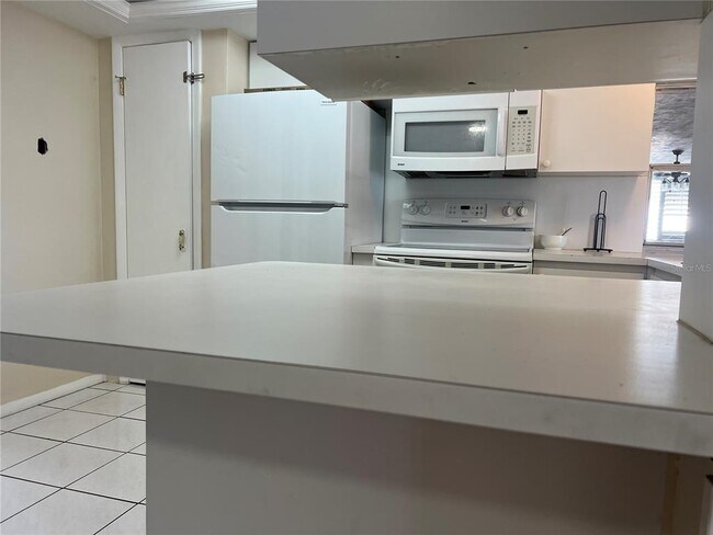 Building Photo - 4216 Hillsdale Dr
