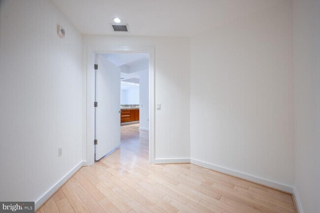 Building Photo - 1881 N Nash St