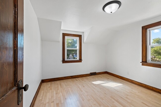 Building Photo - 749 Appleton Rd
