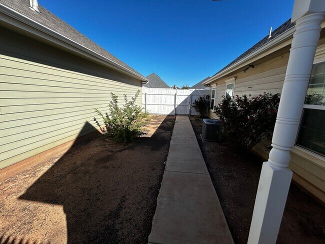 Building Photo - Beautiful three bedroom three-bathroom Napa home