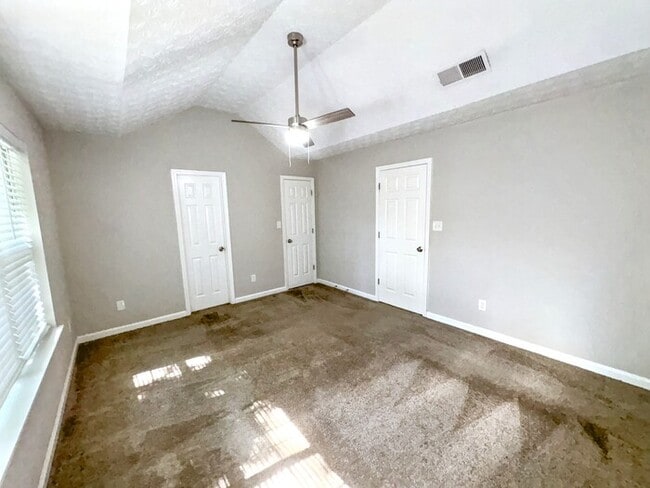Building Photo - 145 Waters Edge Dr