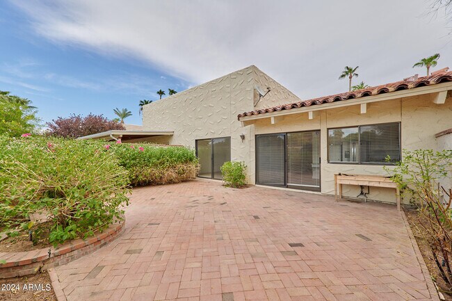 Building Photo - 5550 N 71st St