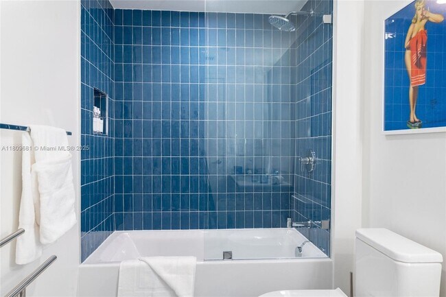 Building Photo - 601 NE 1st Ave