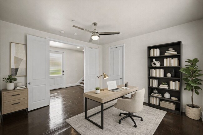 Building Photo - 2003 Covent Garden Station