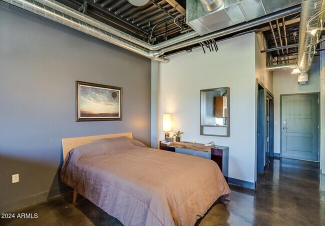 Building Photo - 4020 N Scottsdale Rd