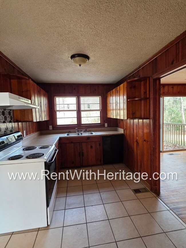 Building Photo - AWESOME RANCH HOME/ TOTAL ELECTRIC /2 LIVINGROOMS / ALMOST HALF ACRE / GREAT LOCATION/ POPULAR BR...