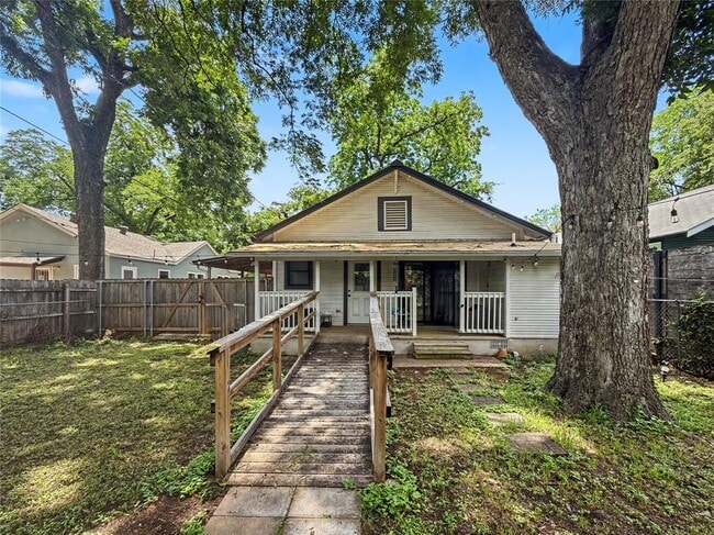 Building Photo - 2506 E Cesar Chavez St