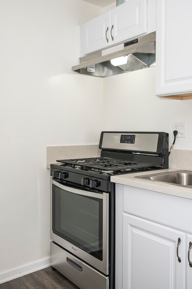 Building Photo - 833 W Foothill Blvd