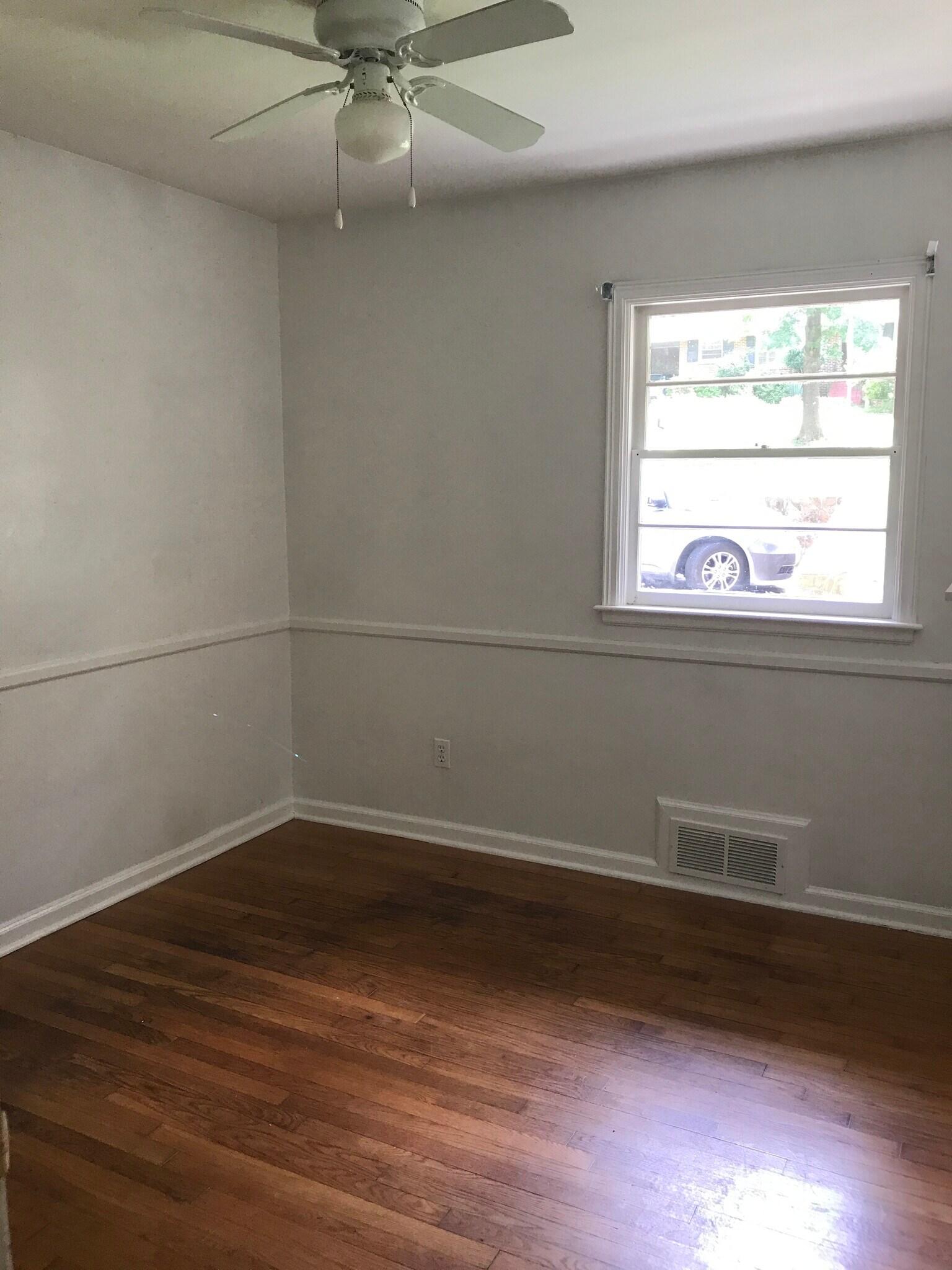 Bedroom 1 - 633 Clairmont Cir
