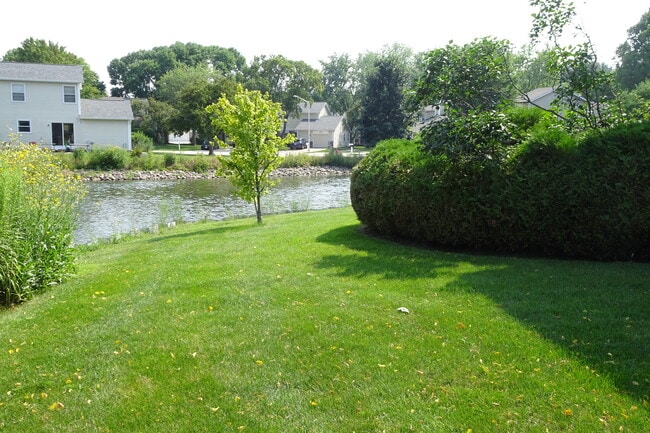 Building Photo - 945 Fieldstone Ct