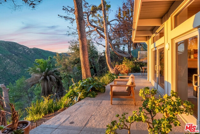 Building Photo - 16798 Charmel Ln