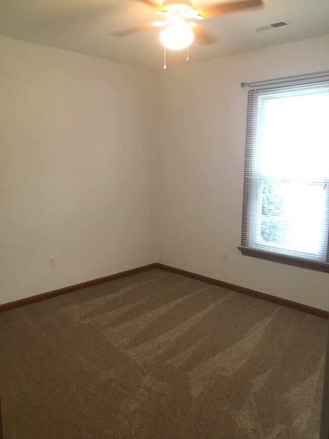 Building Photo - **Beautiful Ranch Home in Etheridge Manor**