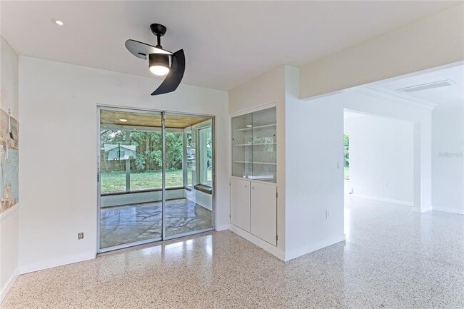 Building Photo - 2618 Valencia Dr