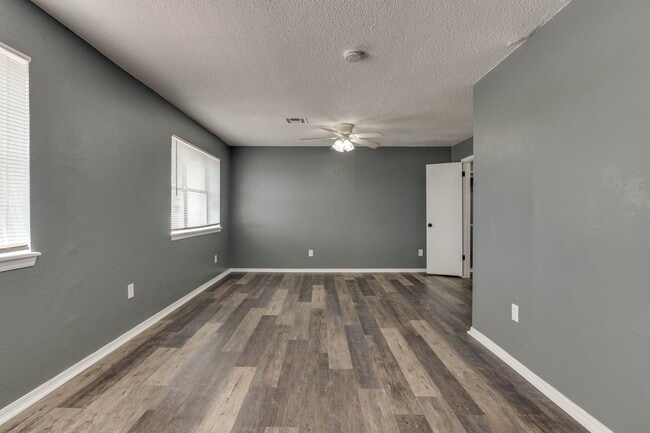 Building Photo - 4106 Mason Dr