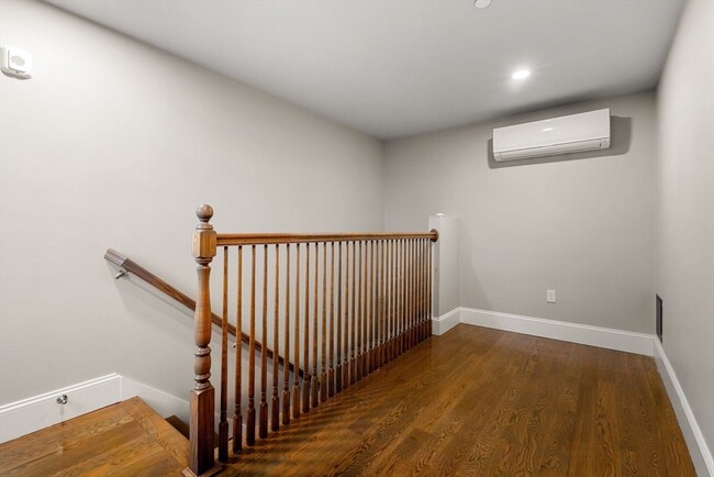 Building Photo - 34 Dix St