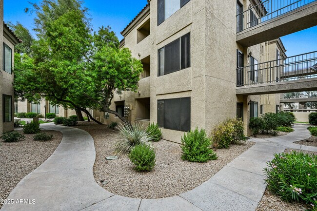 Building Photo - 4925 E Desert Cove Ave