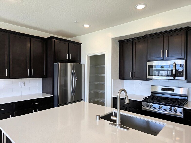 Building Photo - 1779 N Filbert Ave