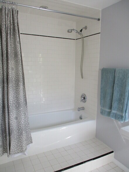 Building Photo - 3450 Effie St