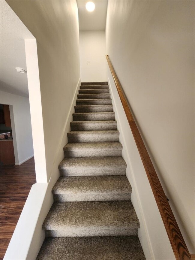 Building Photo - 726 Bellview Way