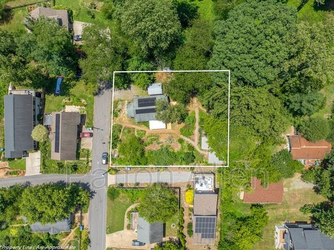 Building Photo - 83 5th Ave