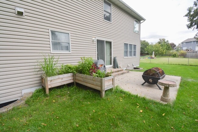 Building Photo - Spacious 4 Bed, 3.5 Bath Home For Rent in ...