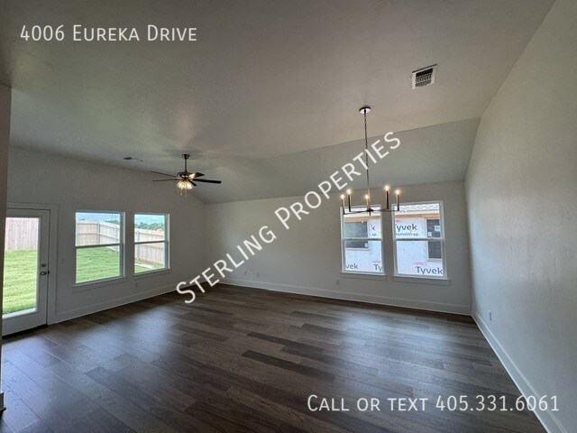 Building Photo - 4006 Eureka Dr