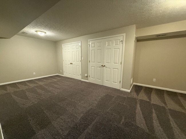 Building Photo - LARGE BEAUTIFUL 3 Bedroom 2.5 Bath Townhou...