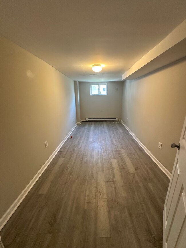 Building Photo - Beautiful 2 Bed/ 2 Full bath for rent with Finished basement.