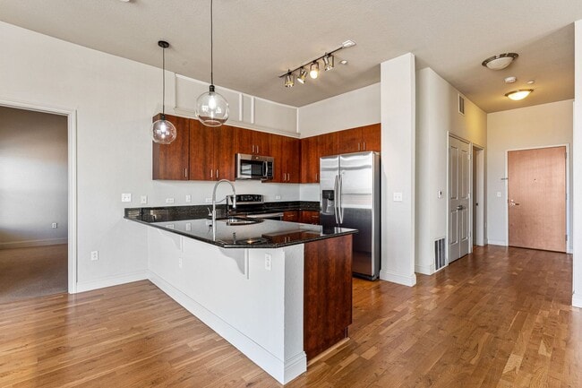 Building Photo - Penthouse level Condo in Greenwood Village!