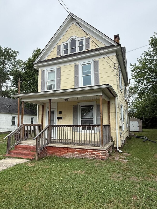 Building Photo - Spacious 4 Bedroom, Cambridge Home with Large Yard, Office & Front Porch Near Downtown Waterfront!