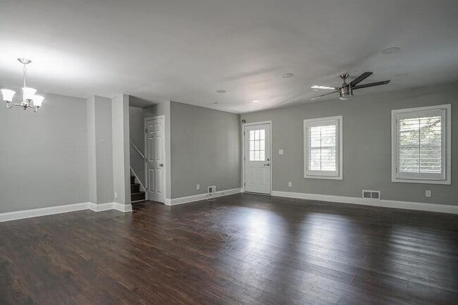 Building Photo - 3309 Poplar Dr