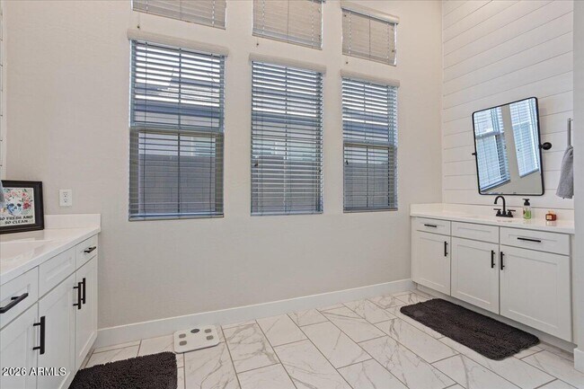 Building Photo - 21147 W Hillcrest Blvd