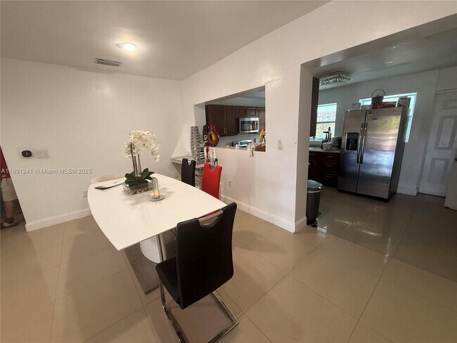 Building Photo - 16030 Miami Dr